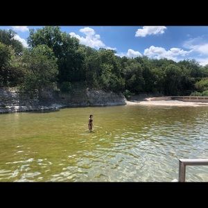 Meet your Posher, Romelia